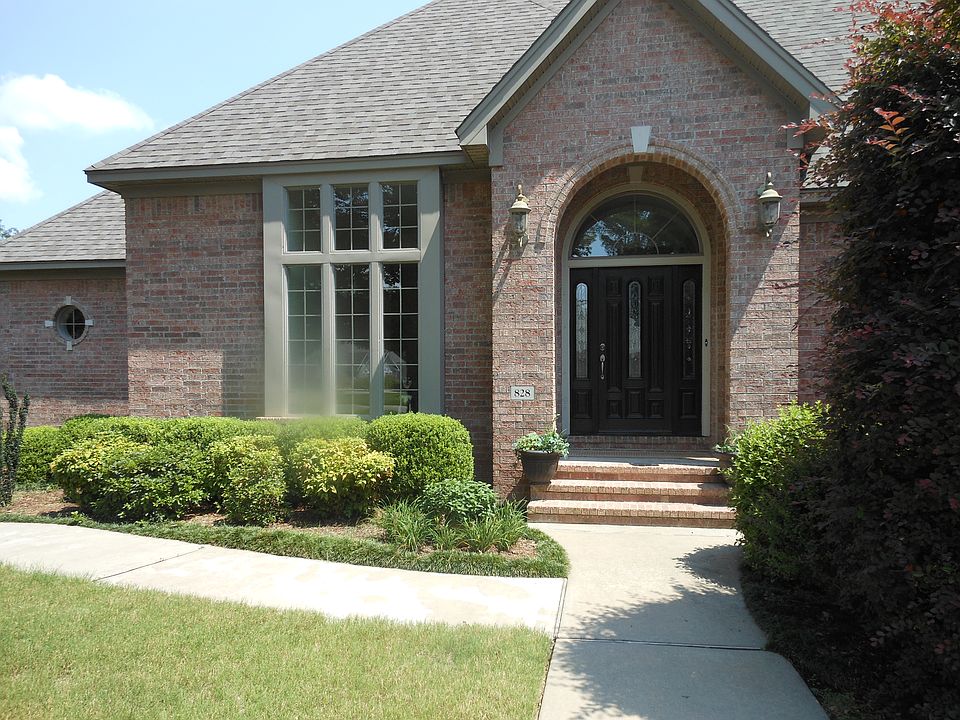 Beautiful landscaped entryway