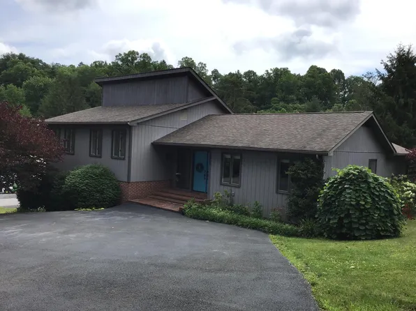 224 Valley St SE, Wise, VA 24293