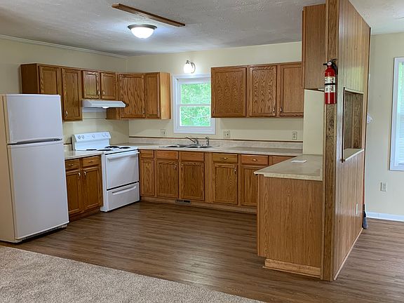 3rd image of 1354 Howe Rd #1/2