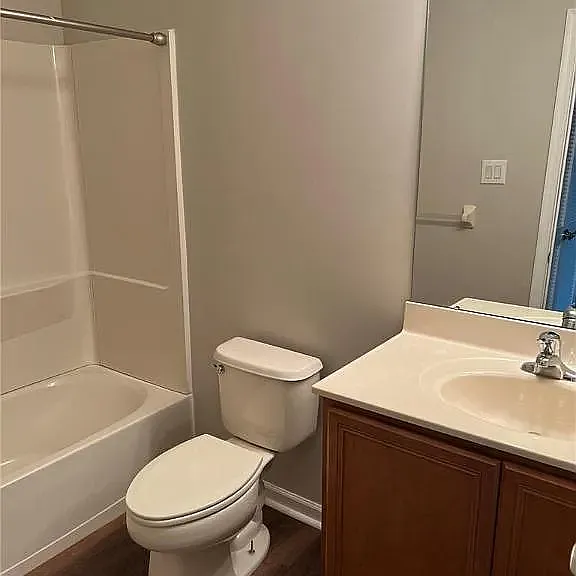 4147 Yorktown Rd — Photo 1