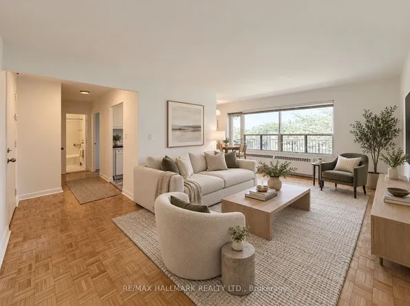 30 Upper Canada Dr #403, Toronto, ON M2P 1S1
