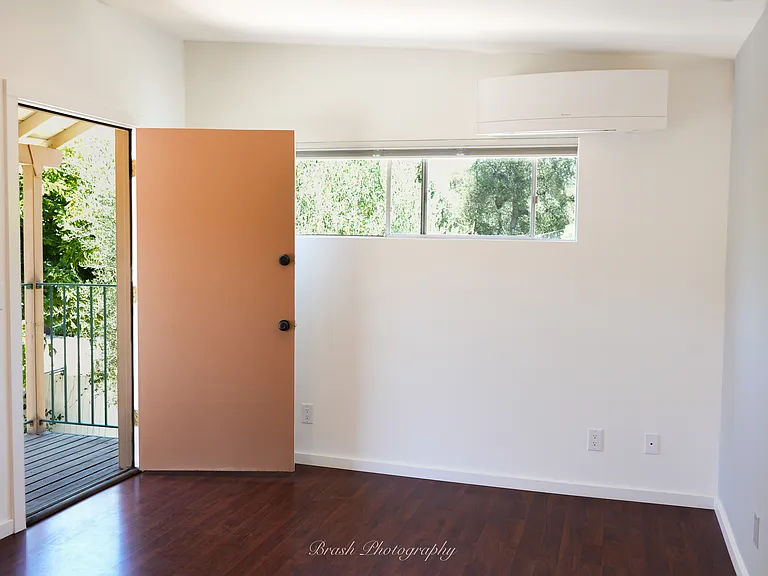 312 E Matilija St — Photo 5