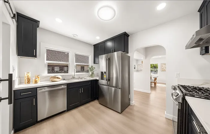 1166 N El Molino Ave — Photo 16