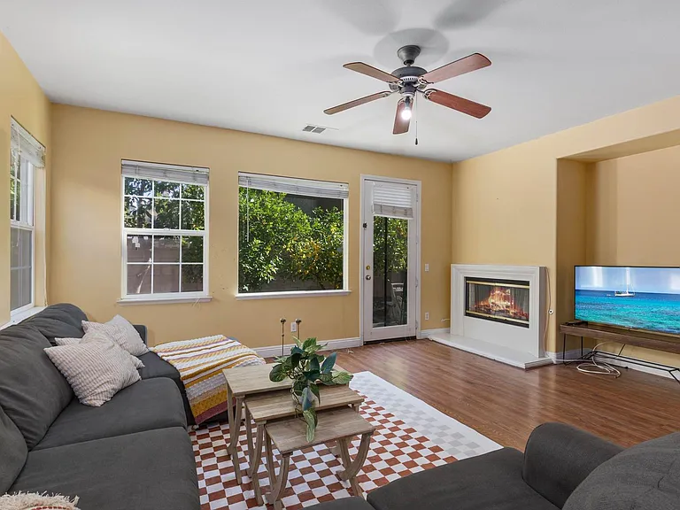7597 Freestone Ct — Photo 23