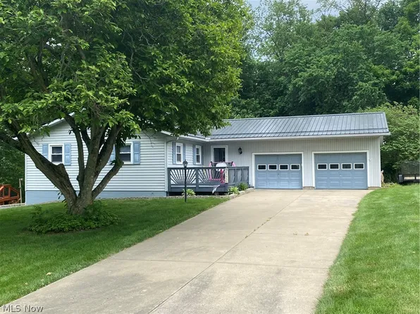 3958 Skyline Dr, Zanesville, OH 43701