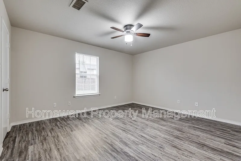3 bed, 2.0 bath, 1176 sqft, $1,850 — Photo 3