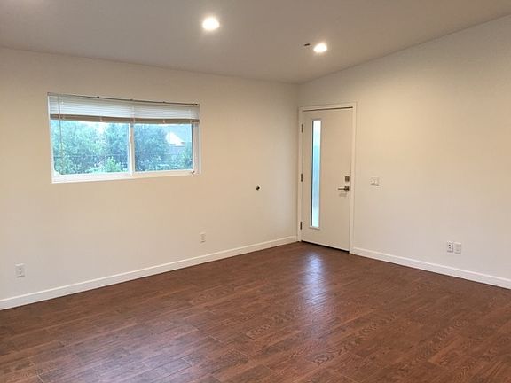 4th image of 421 Corsicana Dr
