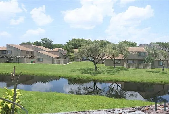 3 bed, 1200 sqft, $2,400 — Photo 3