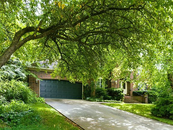 5th image of 3850 E Country Place