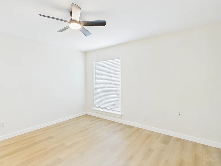2124 Burton Dr #105 — Photo 16