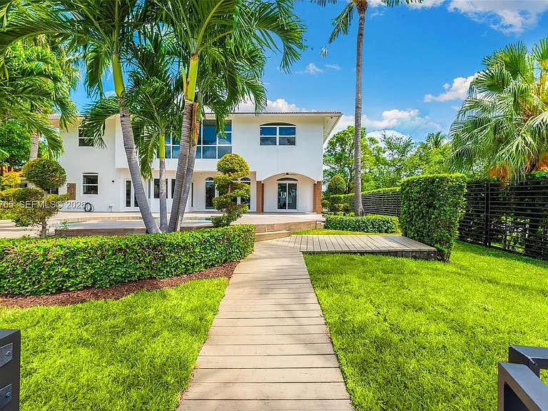 552 Palm Dr — Photo 67