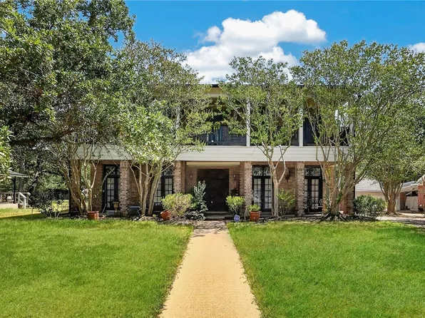 2349 W Briargate Dr, Bryan, TX 77802