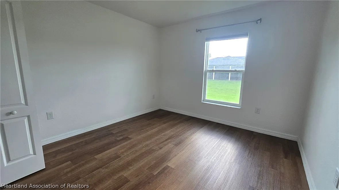 3 bed, 2.0 bath, 1786 sqft, $2,200 — Photo 4