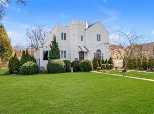 10 Fox Blvd, Massapequa, NY 11758