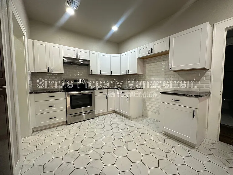 421 NW 25th St — Photo 9