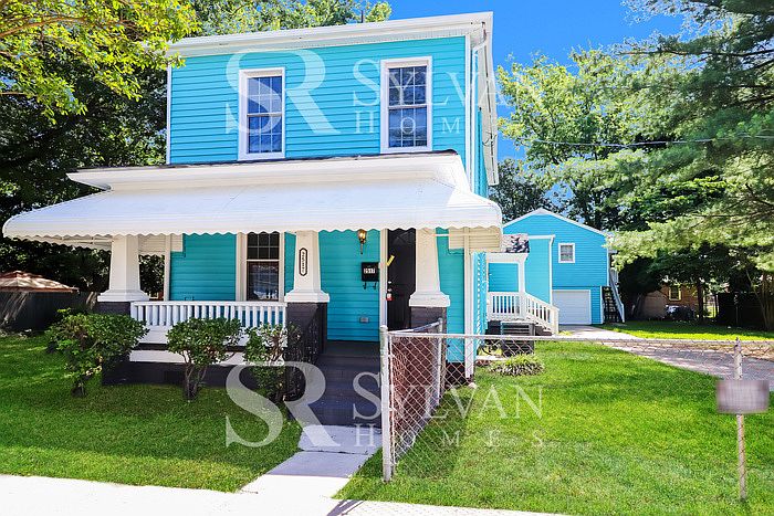 1st image of 2517 Des Moines Ave