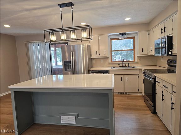 4th image of 1540 W Highland Ave