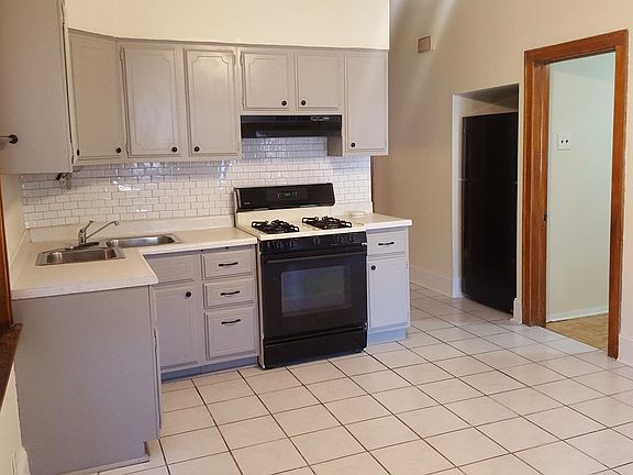 3rd image of 3829 S Winchester Ave #1