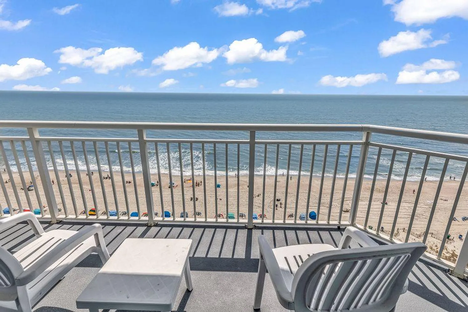 2 bed, 2.0 bath, 1140 sqft, $4,216 — Photo 2