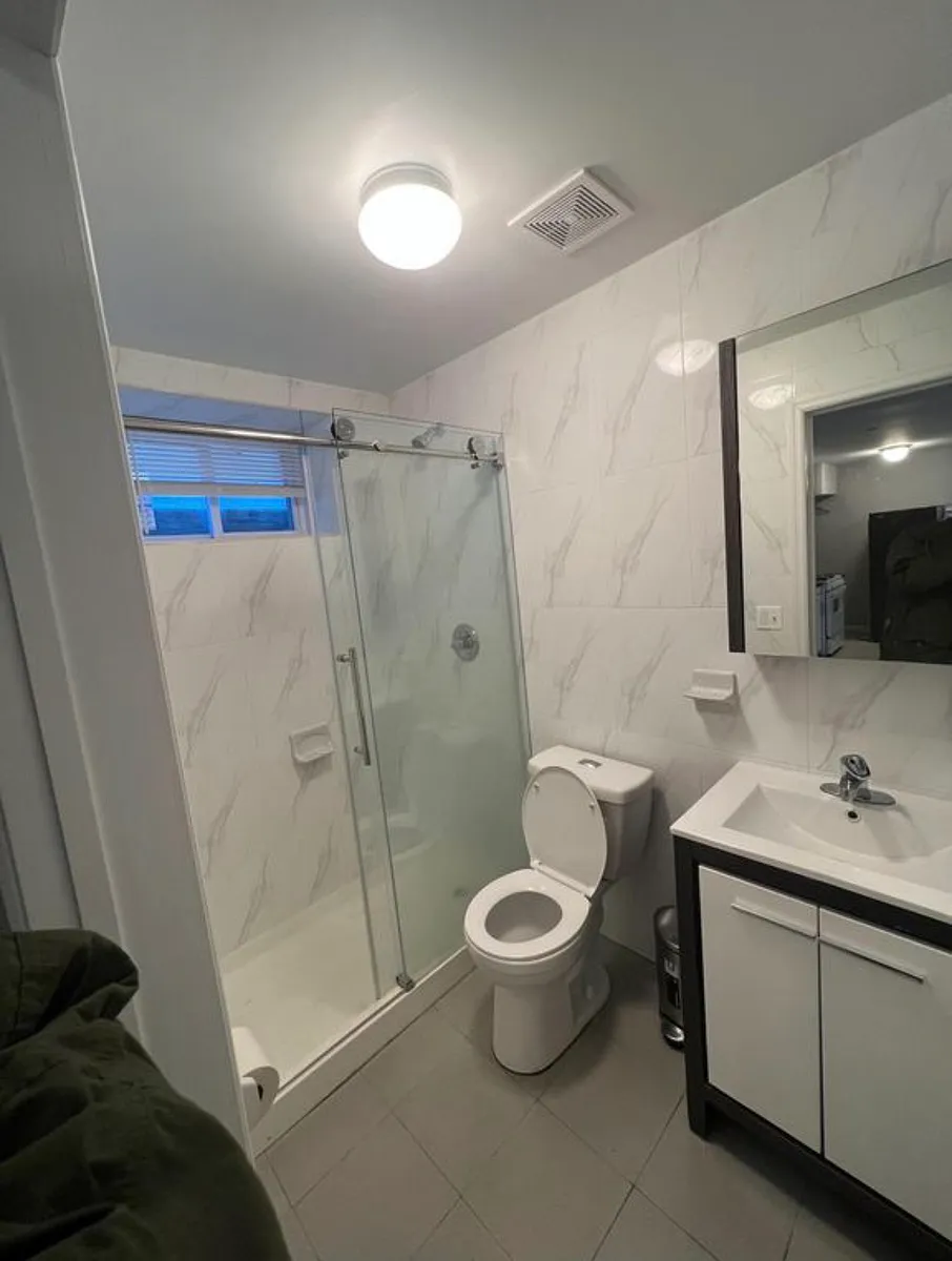 Building Photo - 61-25 56th Ave #B