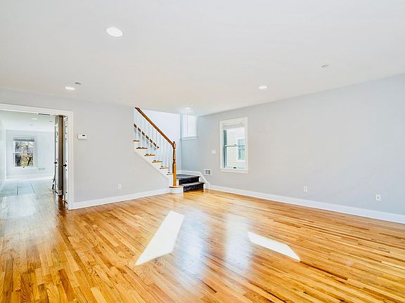 4th image of 183 Woodside Ave Floor 2