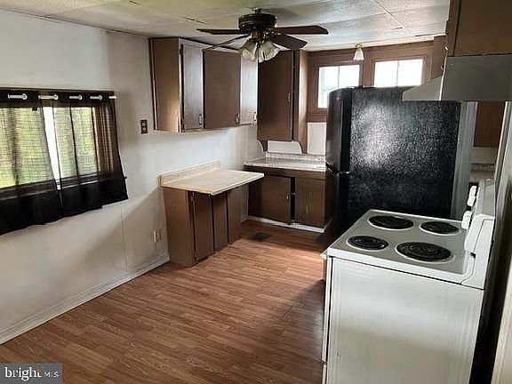 3rd image of 932 New St