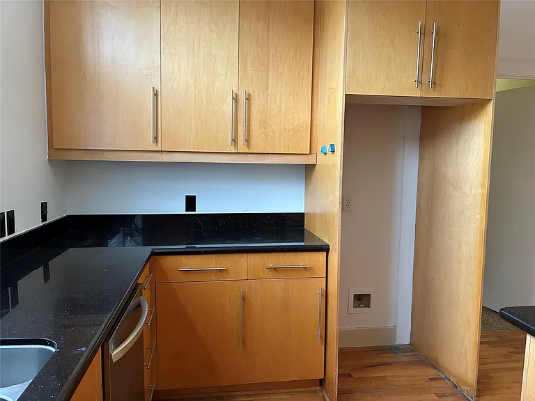 6320 Haskell St #A — Photo 16