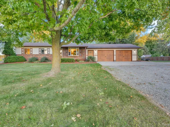 11056 N Irish Rd, Otisville, MI 48463