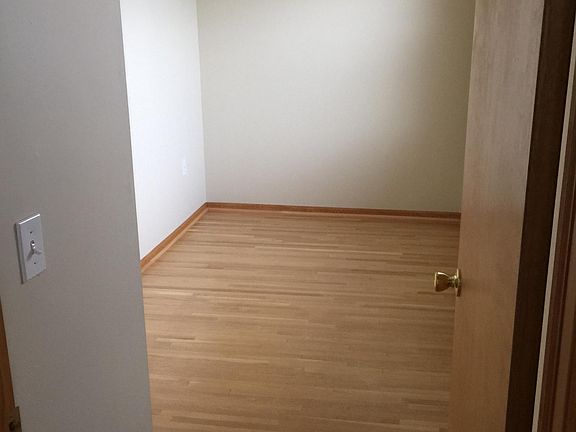 3rd image of 122 Forest Ave Floor 2