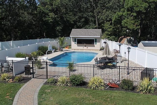 2nd image of 30 Lark Ln