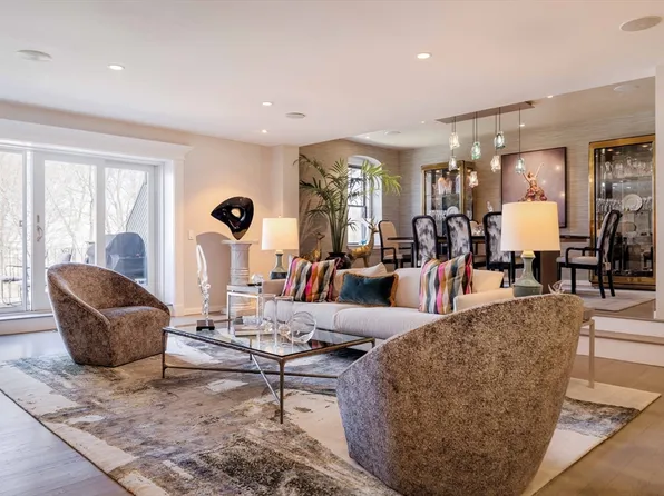 103 Bellevue St #4, Newton, MA 02458
