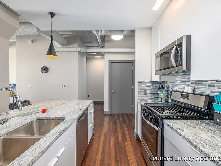 The Leonard Luxury Apartments — Photo 52