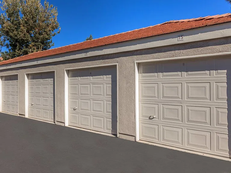 Sagecliff Apartments Garages