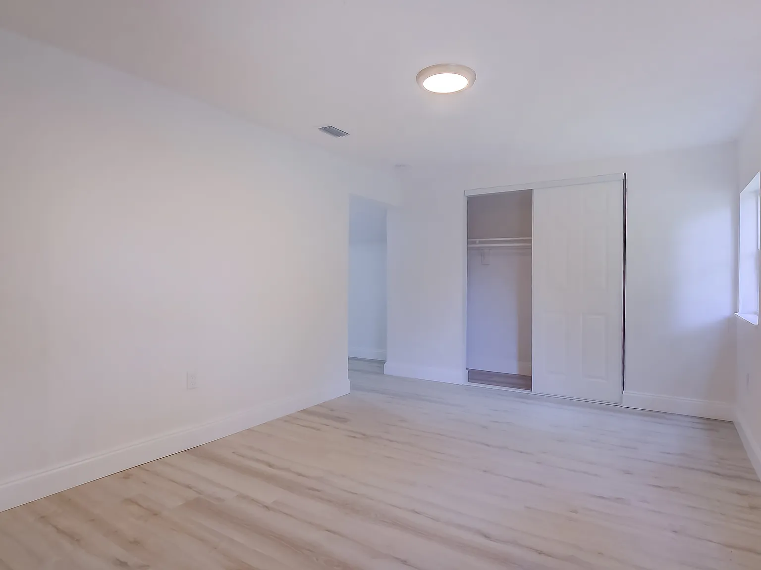 3 bed, 1140 sqft, $3,000 — Photo 2