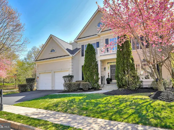 10113 Farrcroft Dr, Fairfax, VA 22030