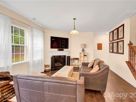 3rd image of 110 Swamp Rose Dr