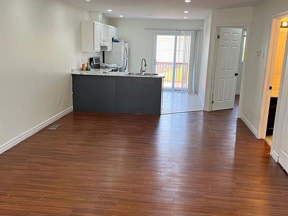 4th image of 3726 Holburn St