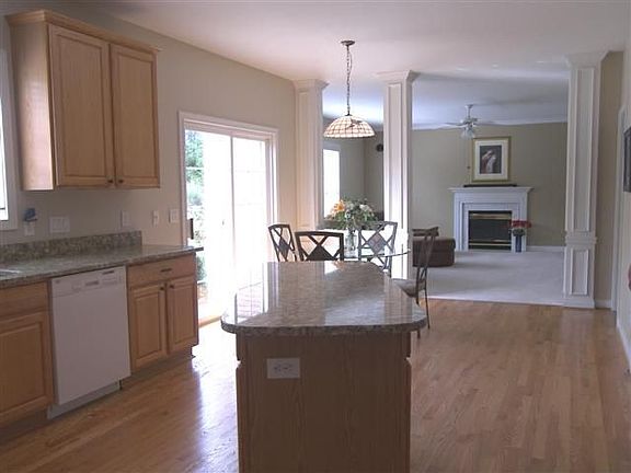4th image of 1058 Westchester Way