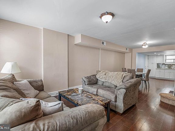 4th image of 137 Sigel St