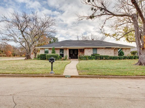 1120 Berkshire Ct, Trophy Club, TX 76262