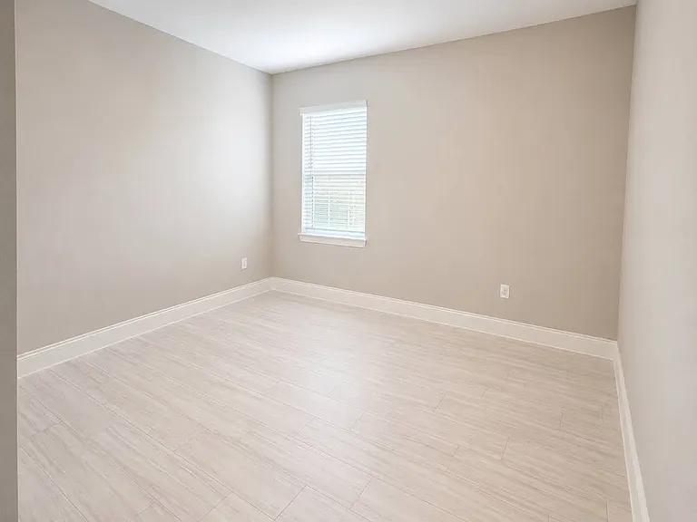 6345 NW Cloverdale Ave — Photo 13