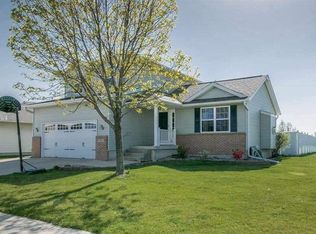 1425 Deerfield Dr, North Liberty, IA 52317