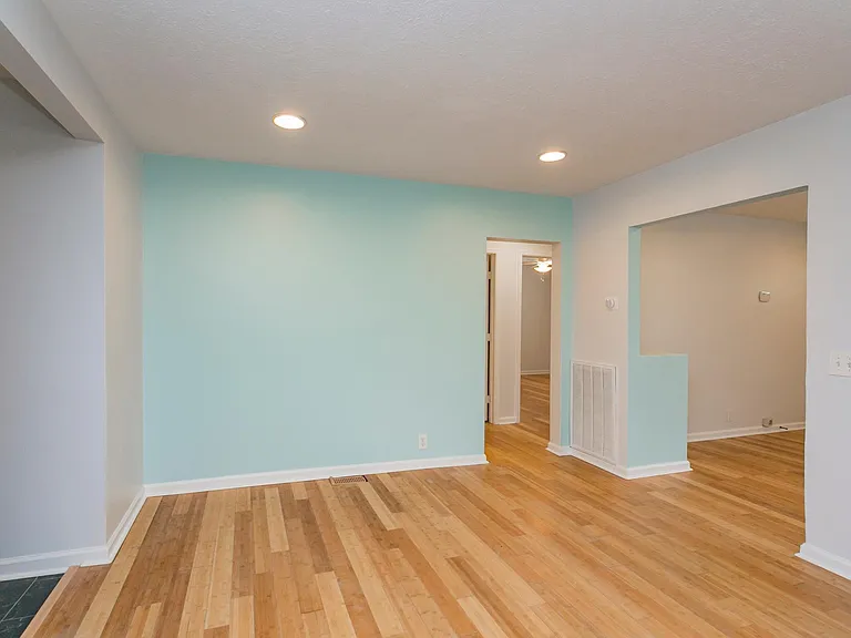 602 Village Ct — Photo 6