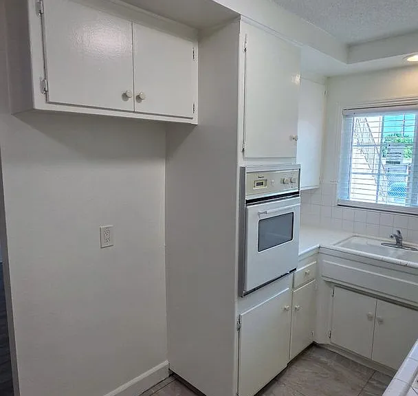 Upstairs Vacancy in West La Habra! — Photo 11