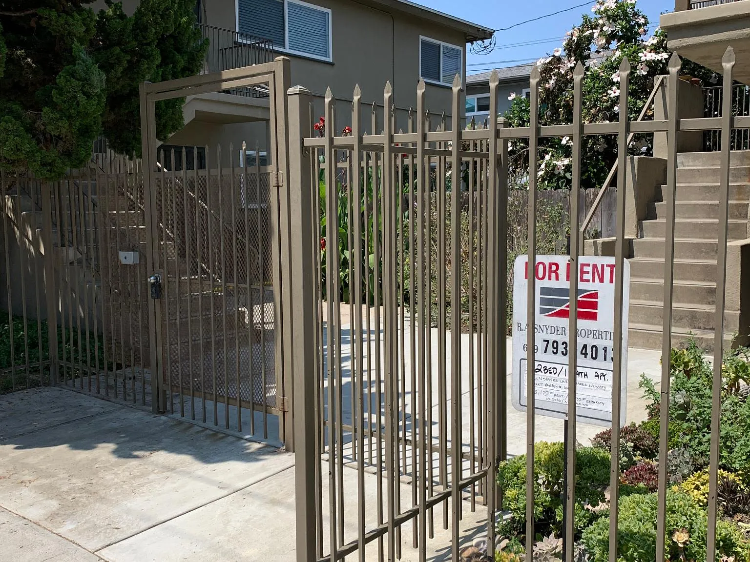 2 bed, 1000 sqft, $2,495 — Photo 1