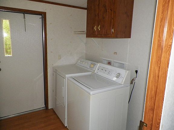 Laundry room has lots of space