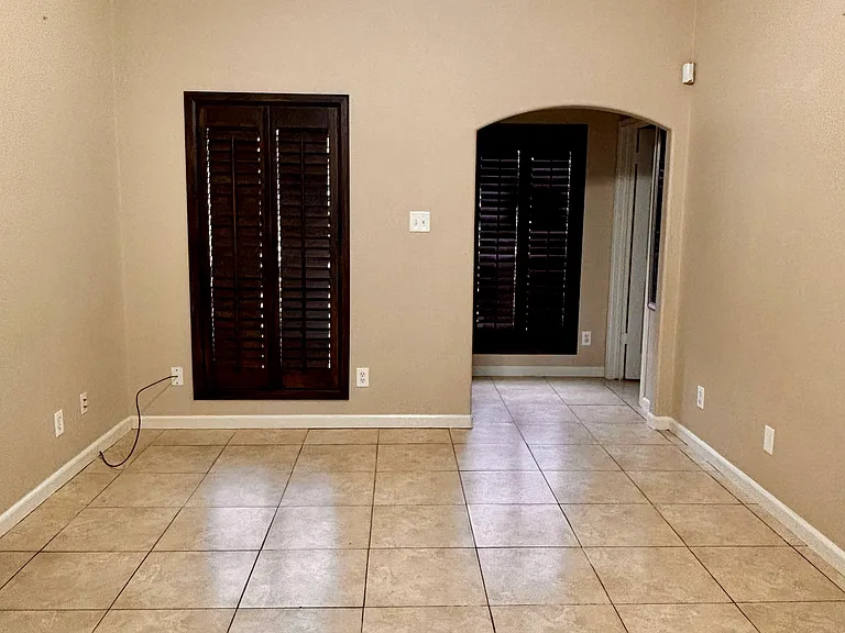 307 S Sol Dorado St — Photo 4