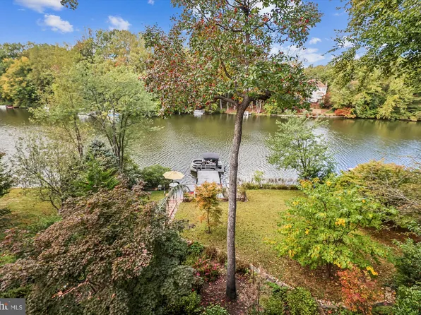 15350 Edgehill Dr, Dumfries, VA 22025