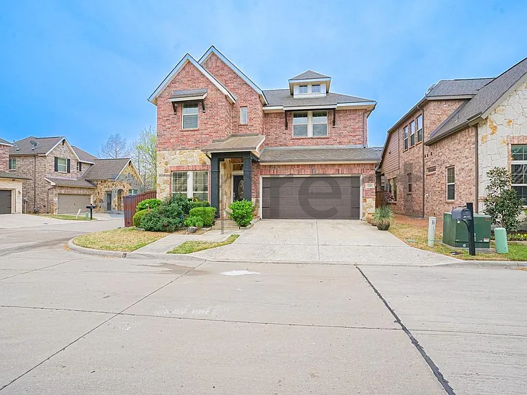1209 Savoy Ln — Photo 3