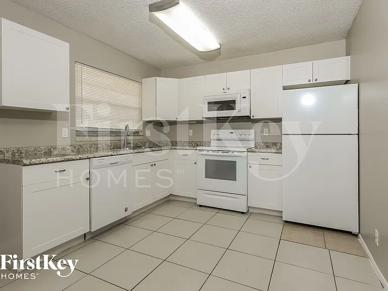 220 Broward Ave — Photo 6